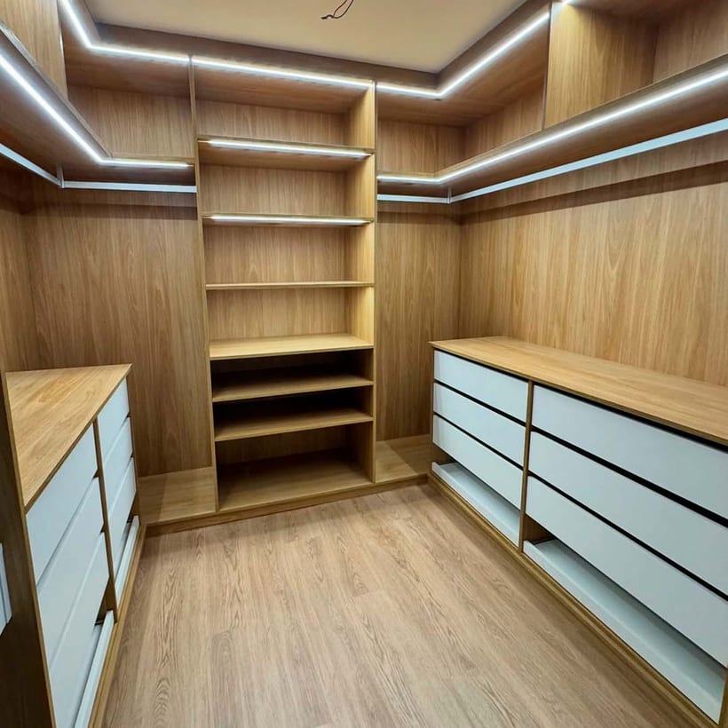 Closet planejado de cliente da Doutor Ajeita em Teresina